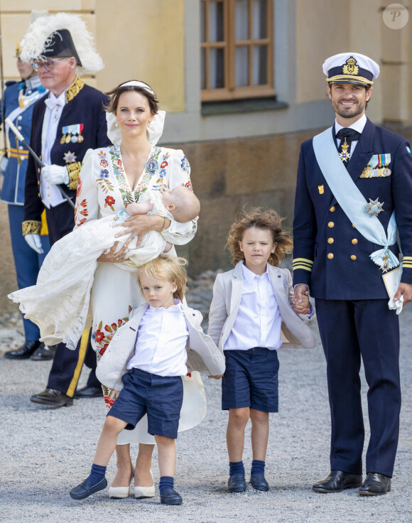 La princesse Sofia de Suède, le prince Julian, duc de Halland, le prince Gabriel, le prince Alexander, le prince Carl Philip - La famille royale suédoise au baptême du prince Julian, duc de Halland, au château de Drottningholm sur l'île de Lovön. Ekero. Le 14 août 2021.