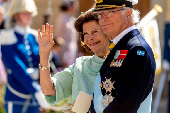 Le roi Carl Gustav de Suède et la reine Silvia de Suède - La famille royale suédoise au baptême du prince Julian, duc de Halland, au château de Drottningholm sur l'île de Lovön. Ekero. Le 14 août 2021.