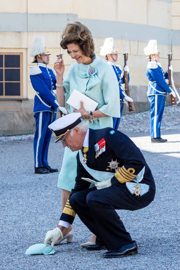 Le roi Carl Gustav de Suède et la reine Silvia de Suède - La famille royale suédoise au baptême du prince Julian, duc de Halland, au château de Drottningholm sur l'île de Lovön. Ekero. Le 14 août 2021.