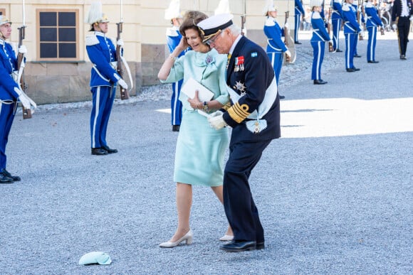 Le roi Carl Gustav de Suède et la reine Silvia de Suède - La famille royale suédoise au baptême du prince Julian, duc de Halland, au château de Drottningholm sur l'île de Lovön. Ekero. Le 14 août 2021.