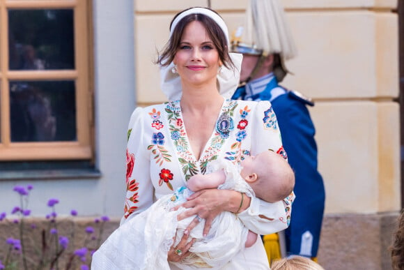 La princesse Sofia de Suède et son fils le prince Julian, duc de Halland - La famille royale suédoise au baptême du prince Julian, duc de Halland, au château de Drottningholm sur l'île de Lovön. Ekero.