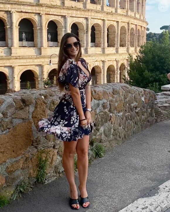 Emilie Nef Naf en petite robe sur Instagram