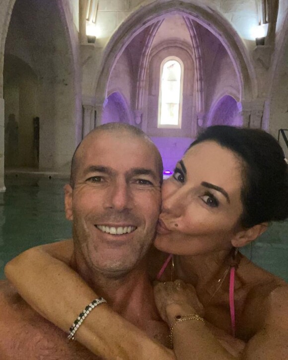 Zinédine Zidane en mode "relax" avec sa femme Véronique. Le 17 août 2021.