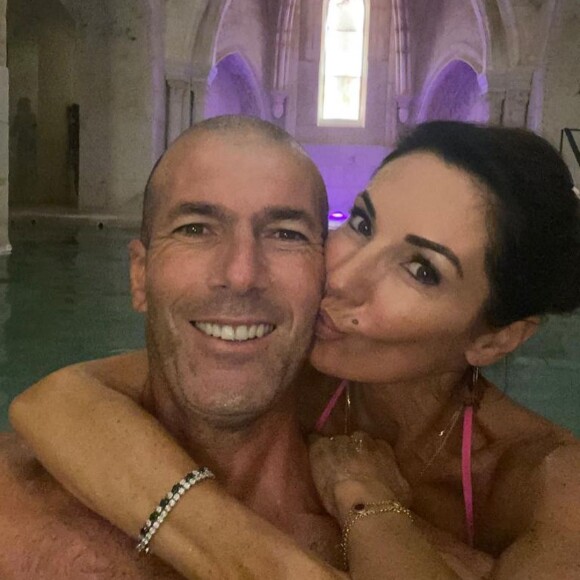 Zinédine Zidane en mode "relax" avec sa femme Véronique. Le 17 août 2021.