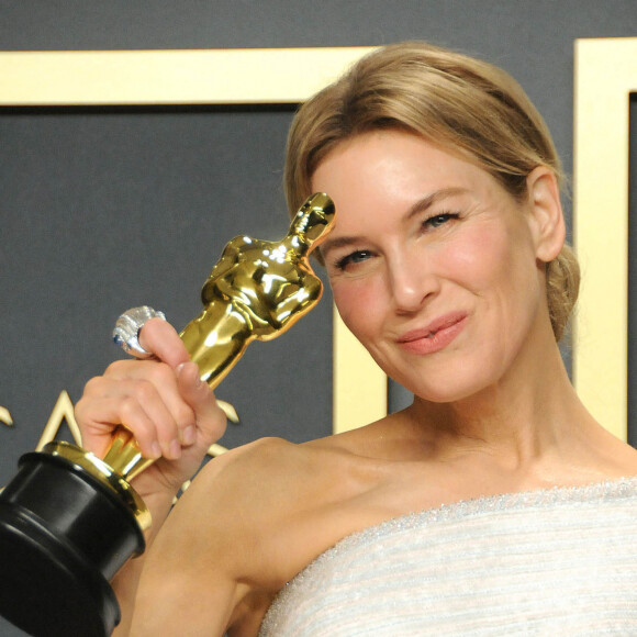 Renée Zellweger - Photocall de la Press Room de la 92e cérémonie des Oscars 2020 au Hollywood and Highland à Los Angeles. Le 9 février 2020.