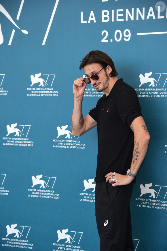 Roméo Elvis - Photocall du film "Mandibules" lors de la 77ème édition du Festival international du film de Venise, la Mostra. Le 5 septembre 2020 