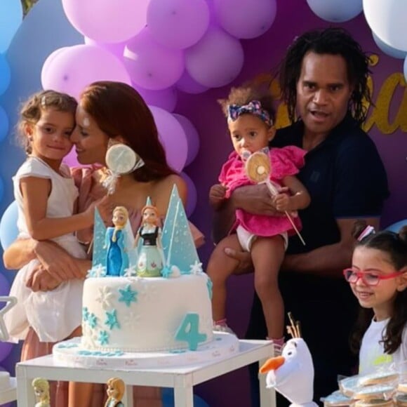 Christian Karembeu, sa femme Jacky Chamoun et leurs deux filles Gaïa et Alessia.