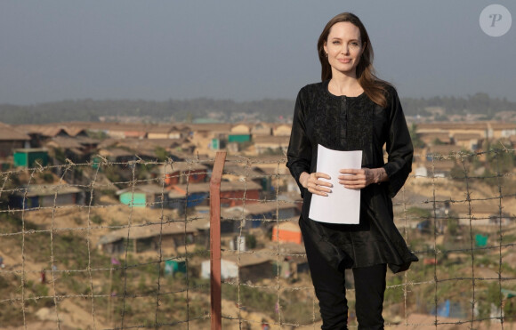 Angelina Jolie lors d'une visite dans un camp de réfugiés Rohingya de Kutupalong dans le sud du Bangladesh