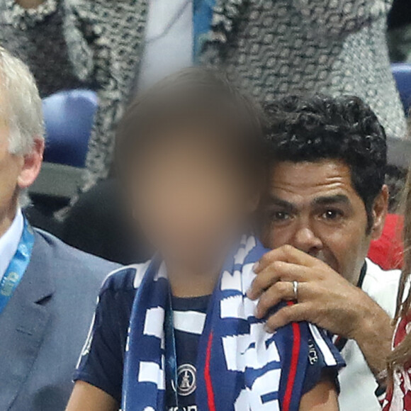 Jamel Debbouze, sa femme Mélissa Theuriau et leur fils Léon dans les tribunes du stade de France lors du match de ligue des nations opposant la France à l'Allemagne à Saint-Denis, Seine Saint-Denis, France, le 16 octobre 2018.