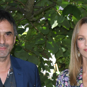 Samuel Benchetrit et Vanessa Paradis - Photocall du film "Cette musique ne joue pour personne" lors du 14ème Festival du Film Francophone d'Angoulême. Le 28 août 2021 © Coadic Guirec / Bestimage