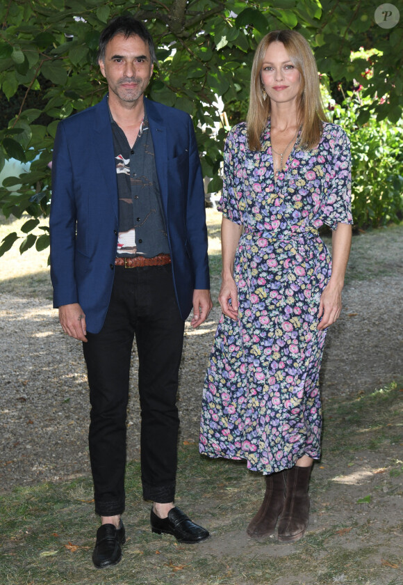 Samuel Benchetrit et Vanessa Paradis - Photocall du film "Cette musique ne joue pour personne" lors du 14ème Festival du Film Francophone d'Angoulême. Le 28 août 2021 © Coadic Guirec / Bestimage