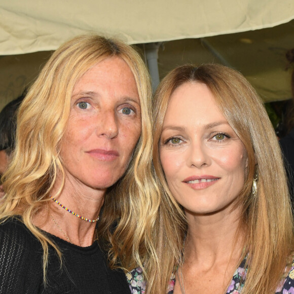 Sandrine Kiberlain et Vanessa Paradis - Photocall du film "Cette musique ne joue pour personne" lors du 14ème Festival du Film Francophone d'Angoulême. Le 28 août 2021 © Coadic Guirec / Bestimage