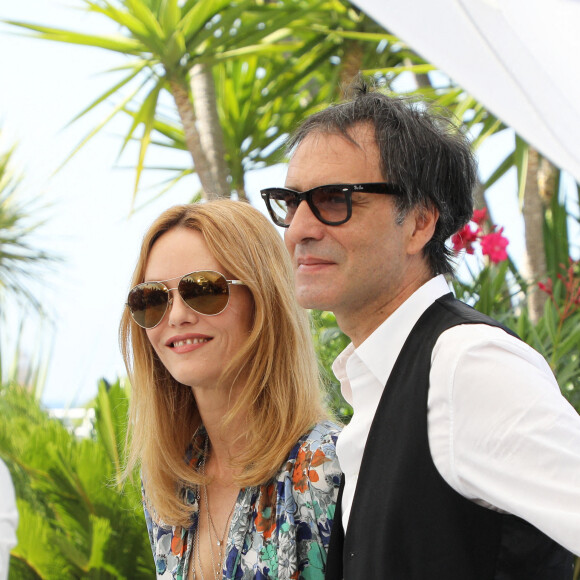 Vanessa Paradis, Samuel Benchetrit (réalisateur) au photocall du film Cette musique ne joue pour personne (Cannes première) lors du 74ème festival international du film de Cannes le 10 juillet 2021 © Borde / Jacovides / Moreau / Bestimage