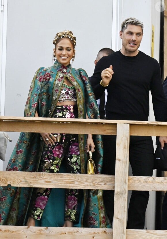 Jennifer Lopez va assister au défilé "Alta Moda" de la maison Dolce & Gabbana à Venise en Italie le 29 aout 2021.