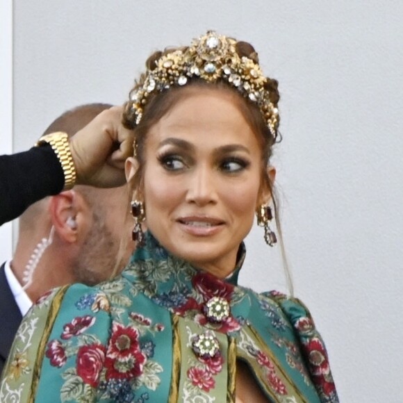 Jennifer Lopez va assister au défilé "Alta Moda" de la maison Dolce & Gabbana à Venise en Italie le 29 aout 2021.