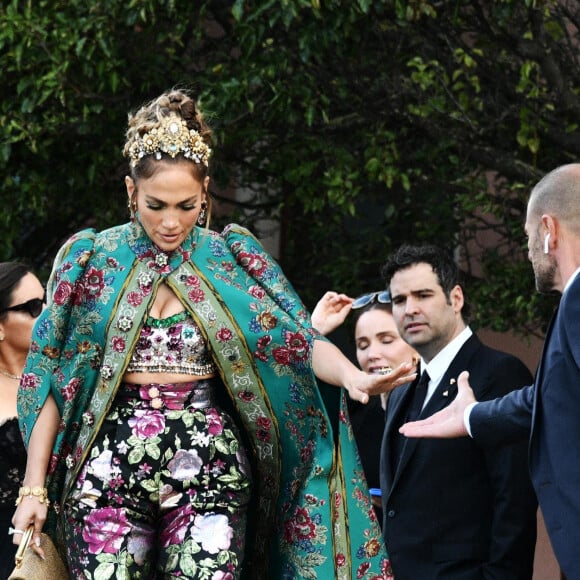 Jennifer Lopez va assister au défilé "Alta Moda" de la maison Dolce & Gabbana à Venise en Italie le 29 aout 2021.
