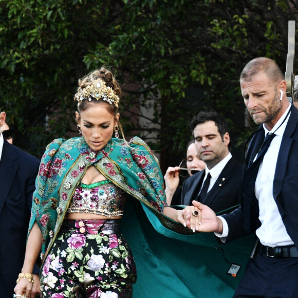 Jennifer Lopez va assister au défilé "Alta Moda" de la maison Dolce & Gabbana à Venise en Italie le 29 aout 2021.