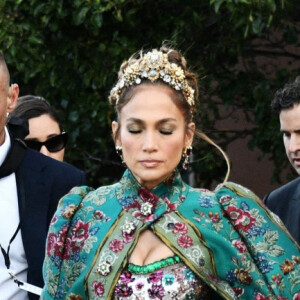 Jennifer Lopez va assister au défilé "Alta Moda" de la maison Dolce & Gabbana à Venise en Italie le 29 aout 2021.