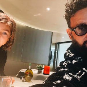 Cyril Hanouna et son fils Lino. Août 2021.