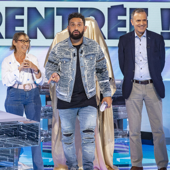 Exclusif - Véronique (Musée Grevin), Cyril Hanouna, Yves (Musée Grévin) - Cyril Hanouna découvre son double de cire en direct sur le plateau de la première émission TPMP (Touche Pas à Mon Poste), 12ème saison, le 30 août 2021. L'émission a été diffusée en direct sur C8. La statue de cire de Cyril Hanouna fera son entrée officielle au musée Grévin le 31 août 2021. © Jack Tribeca / Bestimage 