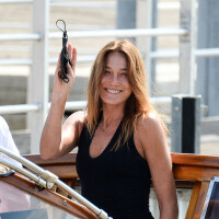 Carla Bruni radieuse, Virginie Efira lookée en short... Les stars affluent à Venise !