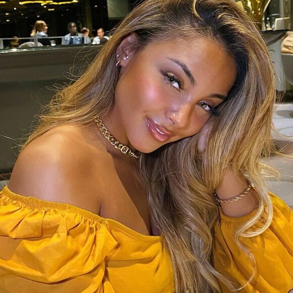 Wejdene, chanteuse à succès grâce à son tube "Anissa".