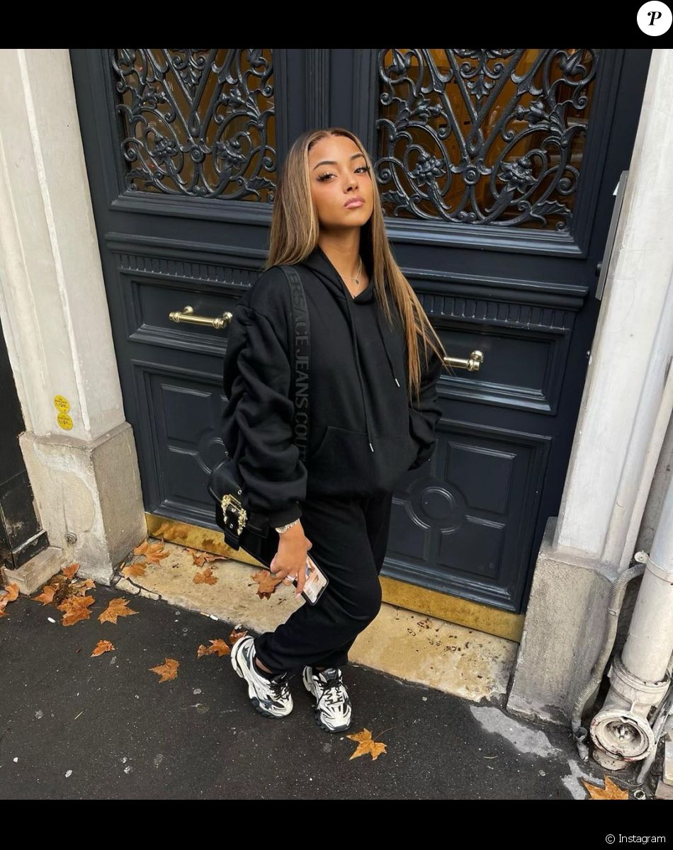Wejdene, chanteuse à succès grâce à son tube "Anissa".