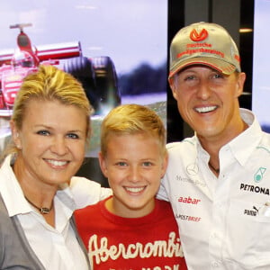 Corinna, Michael et leur fils Mick Schumacher à Stuttgart Nuerburgring en Allemagne le 1 septembre 2012.