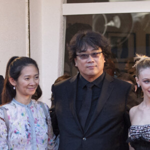 Alexander Nanau, Saverio Costanzo, Chloe Zhao, Bong Joon Ho, Sarah Gadon et Virginie Efira et Alberto Barbera (directeur de la Mostra) assistent à la cérémonie d'ouverture du 78ème festival international du film de Venise (la Mostra de Venise) et à la projection du film "Madres Paralelas". Venise, 1er septembre 2021.