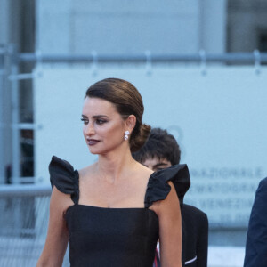 Milena Smit et Penélope Cruz assistent à la cérémonie d'ouverture du 78ème festival international du film de Venise (la Mostra de Venise) et à la projection du film "Madres Paralelas". Venise, 1er septembre 2021.