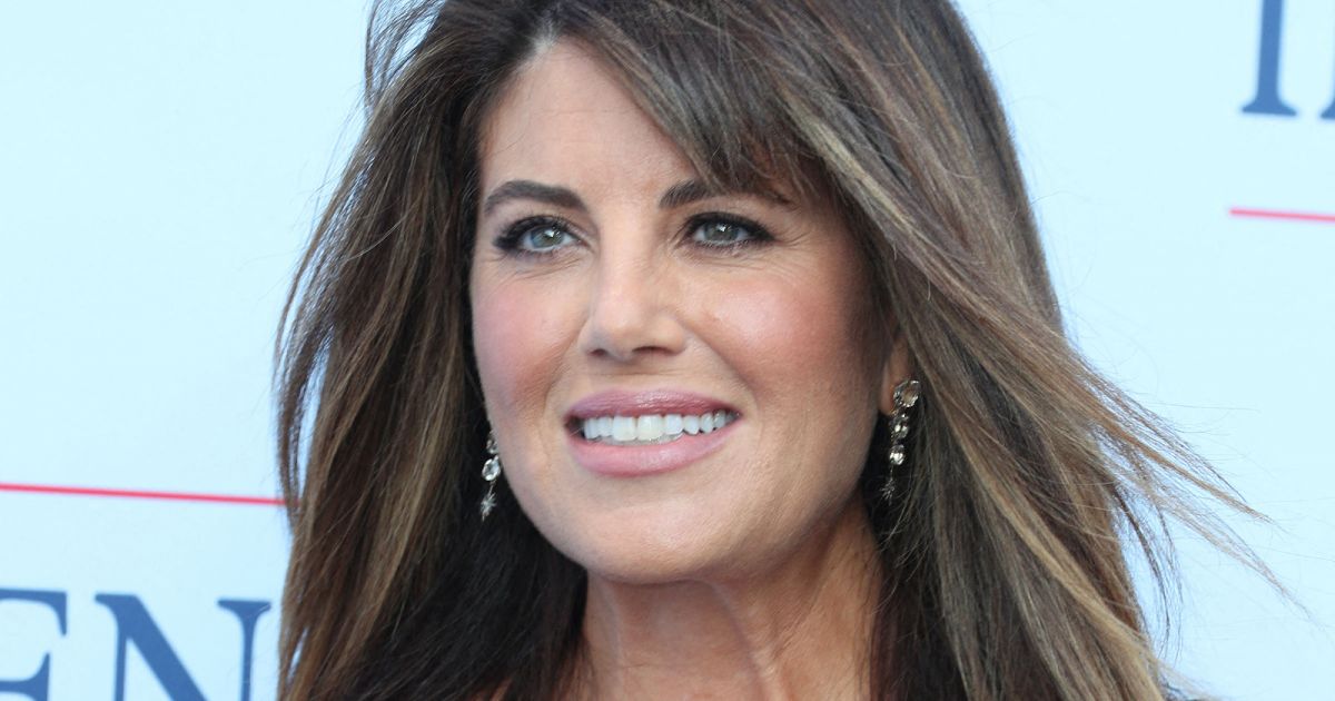 Monica Lewinsky divine in a short dress: she goes out of her way and reveals her new haircut