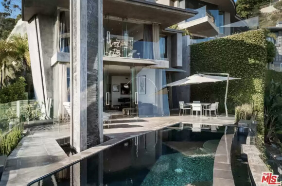 Exclusif - Cyril Hanouna vend la maison qu'il avait achetée à Hollywood Hills.