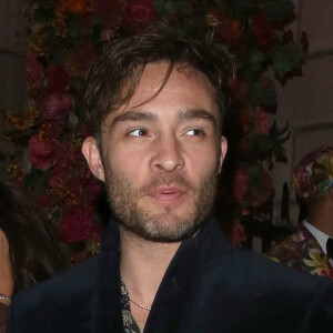 Ed Westwick à la sortie du Annabel's members club dans le quartier de Mayfair à 23 heures, à Londres, Royaume Uni, le 4 juillet 2020. Le club réouvre pour la première fois depuis le confinement du Royaume-Uni.