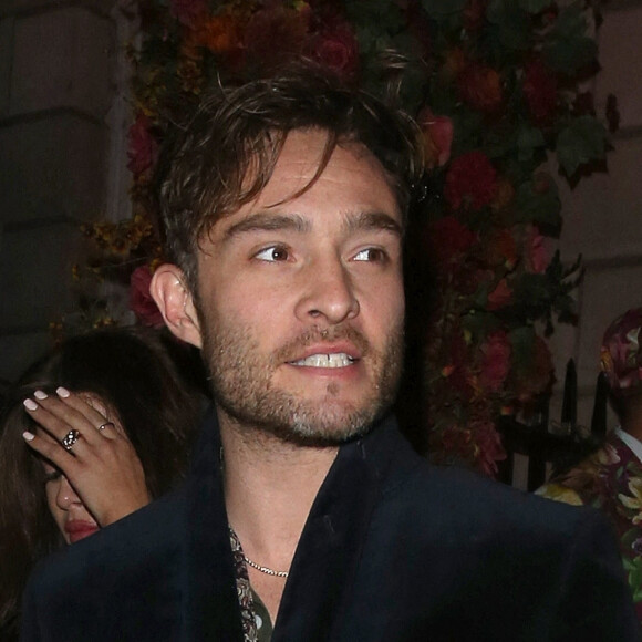 Ed Westwick à la sortie du Annabel's members club dans le quartier de Mayfair à 23 heures, à Londres, Royaume Uni, le 4 juillet 2020. Le club réouvre pour la première fois depuis le confinement du Royaume-Uni.