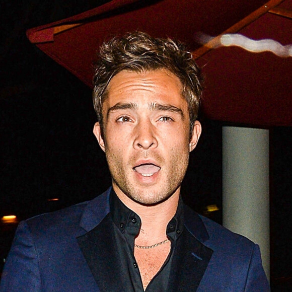 Ed Westwick va dîner au restaurant à West Hollywood, le 17 août 2018.