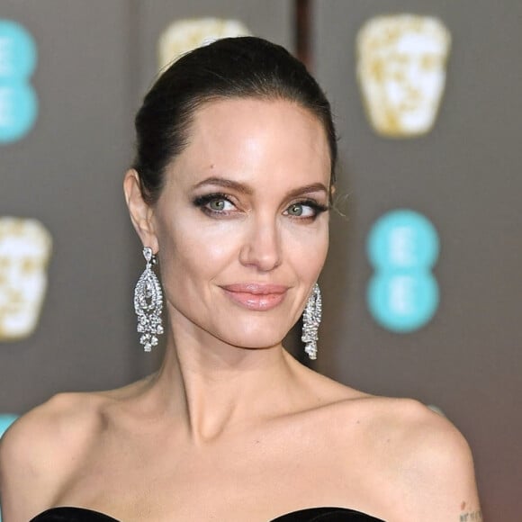 Angelina Jolie au photocall des BAFTA au Royal Albert Hall à Londres le 18 février 2018.