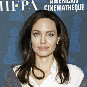 Angelina Jolie lors du photocall du festival "The Golden Globe Foreign-Language" à Hollywood le 6 janvier 2018.