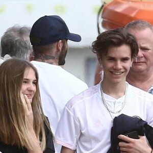 Romeo James Beckham et sa compagne Mia Regan - Le clan Beckham va jouer au football à Miami. L'équipe de D.Beckham , l'Inter Miami devait jouer son premier match ce week-end, mais tout est annulé à cause de l'épidémie de coronavirus Covid19.
