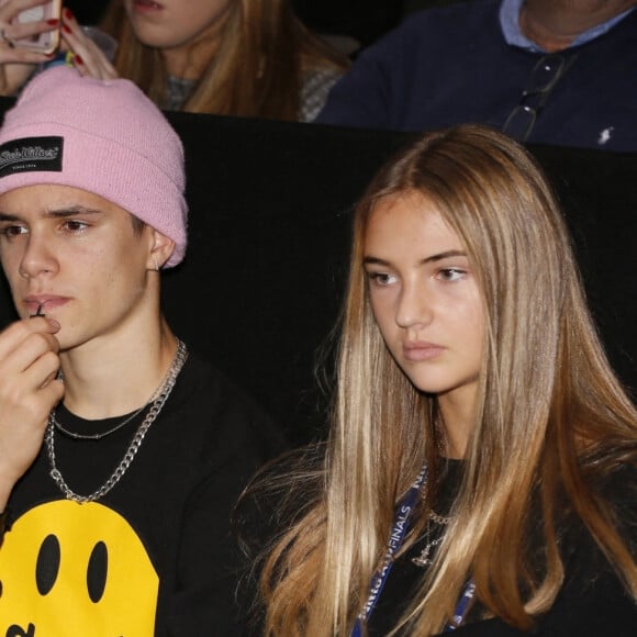 Romeo Beckham, avec un sweat shirt de la marque Drew de J. Bieber, et son amie Mia - Le Grec Stefanos Tsitsipas remporte la finale du Masters de tennis de Londres, le 17 novembre 2019, en battant l'Autrichien Dominic Thiem 6-7, 6-2, 7-6.