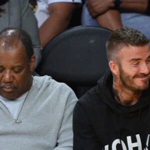 David Beckham et son fils Romeo assistent au match de NBA "Lakers vs Charlotte Hornets" à Los Angeles, le 27 octobre 2019.