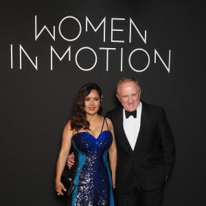 Salma Hayek et son mari François-Henri Pinault - Photocall de la soirée Kering "Women In Motion" lors du 74e Festival de Cannes, le 11 juillet 2021. © Jacovides-Borde-Moreau/Bestimage