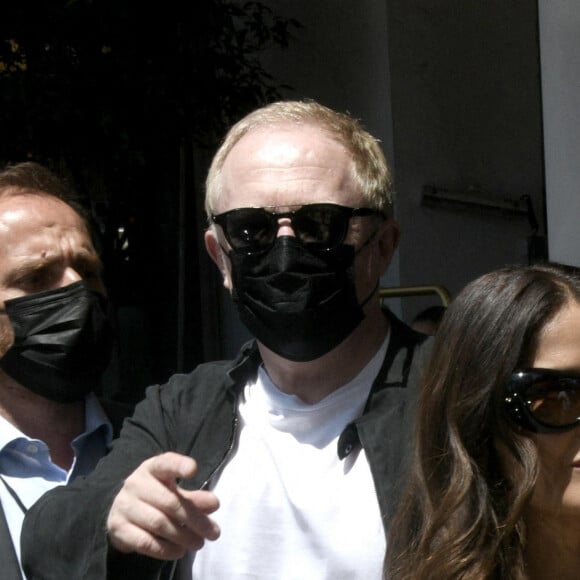 Salma Hayek et son mari François-Henri Pinault en marge du 74e Festival international du film de Cannes. Le 11 juillet 2021.