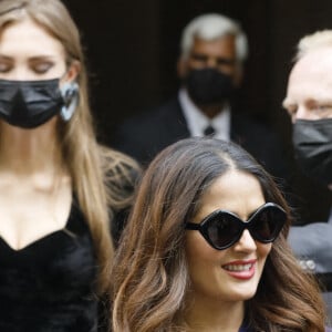 Salma Hayek et son mari François-Henri Pinault à la sortie du défilé Balenciaga "Collection Haute-Couture Automne/Hiver 2021-2022" à Paris, le 7 juillet 2021. © Clovis-Veeren/Bestimage.