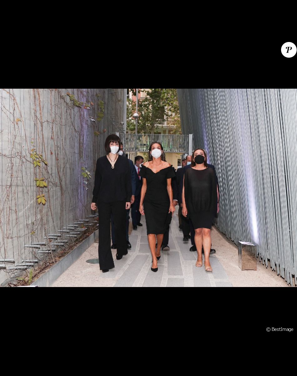 La reine Letizia d'Espagne arrive à la cérémonie des Retina Eco Awards, à la fondation Giner de los Rios. Madrid, le 6 septembre 2021.