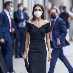 La reine Letizia d'Espagne arrive à la cérémonie des Retina Eco Awards, à la fondation Giner de los Rios. Madrid, le 6 septembre 2021.