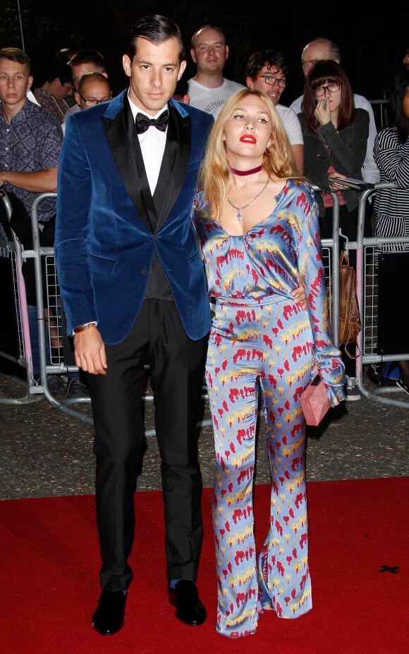 Mark Ronson et sa femme Joséphine de la Baume - People à la soirée "GQ Men of the Year Awards" à "The Tate Modern" à Londres. Le 6 septembre 2016