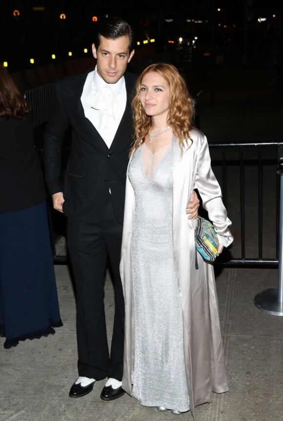 Mark Ronson et sa femme Josephine De La Baume à l'afterparty du MET Gala à l'hôtel Standard High Line à New York le 2 mai 2016.