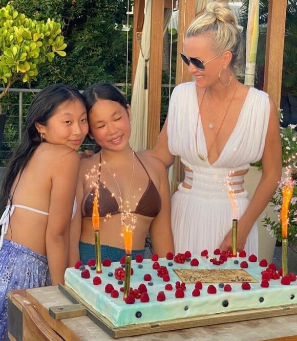 Laeticia Hallyday et ses filles Jade et Joy. Instagram. Le 7 août 2021.