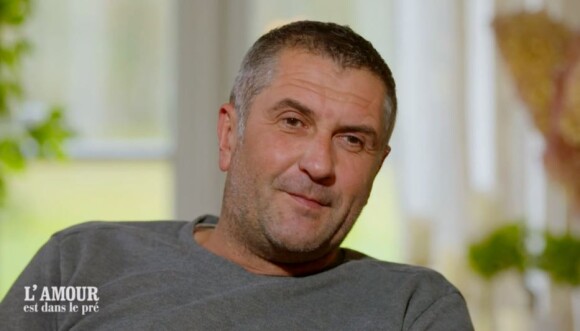 Sébastien lors du tournage de son portrait de "L'amour est dans le pré 2021", diffusion le 1er février sur M6