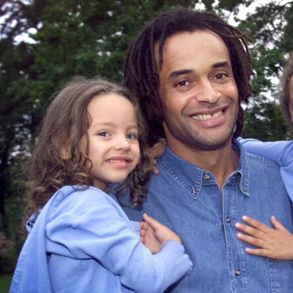 Jenaye Noah (à gauche), la fille de Yannick Noah, a grandi ! Elle enchaîne désormais les défilés à la Fashion Week de New York.